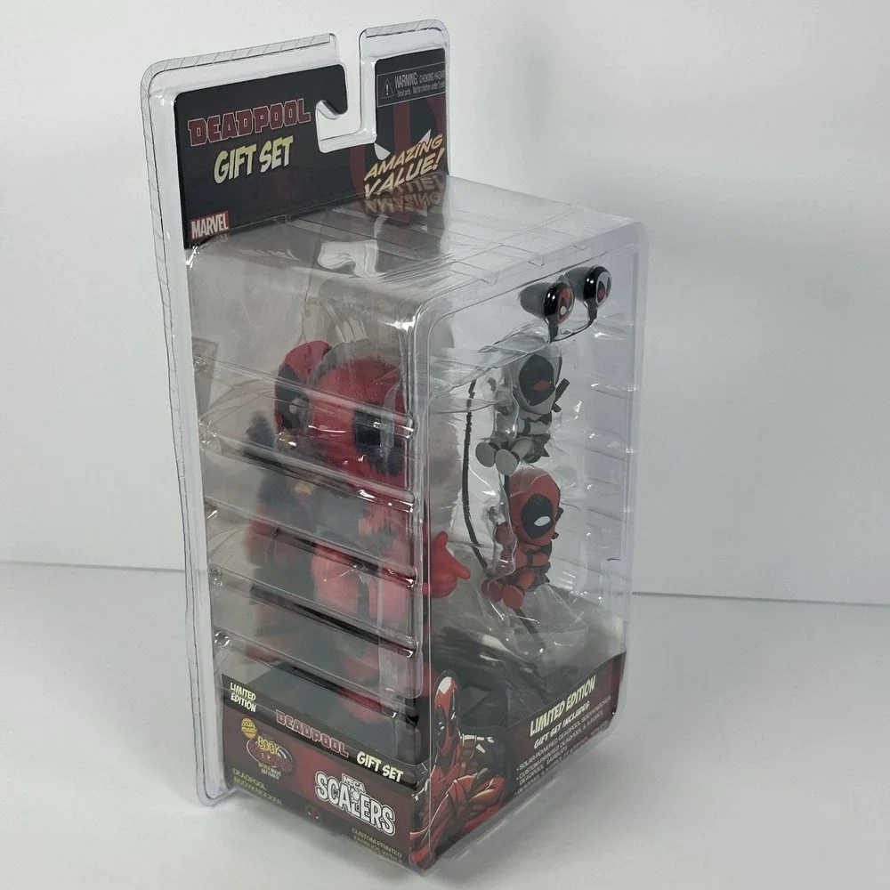 NECA Marvel Deadpool Limited Edition Gift Set Body Knockers Scalers Earbuds